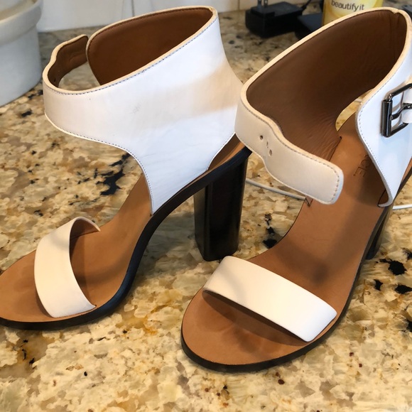 Heels - Picture 4 of 4